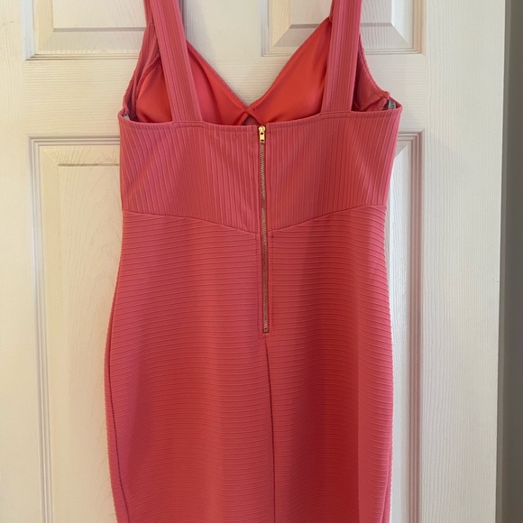 Short dress, Guess, Size L but runs just a bit small (I am mostly an M) - Picture 2 of 4